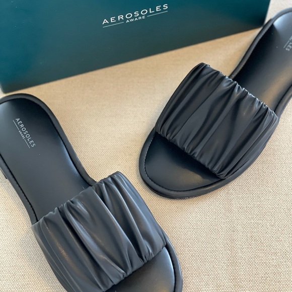 AEROSOLES Jamaica Ruched Puffy Black Slide Sandals - Women’s Size 8 - NEW IN BOX - Picture 2 of 9